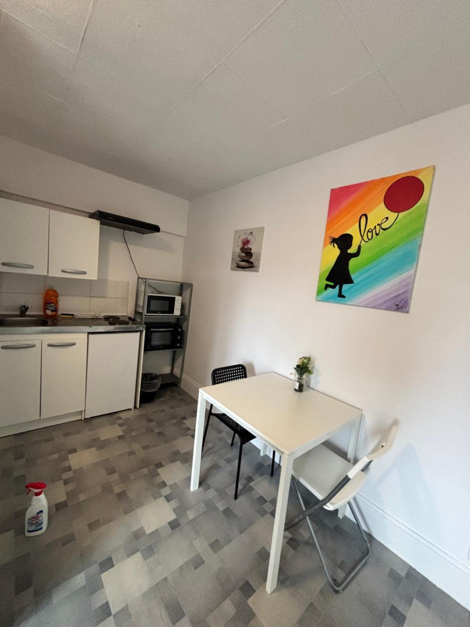 Studette confort et simplicité Besançon Extérieur photo