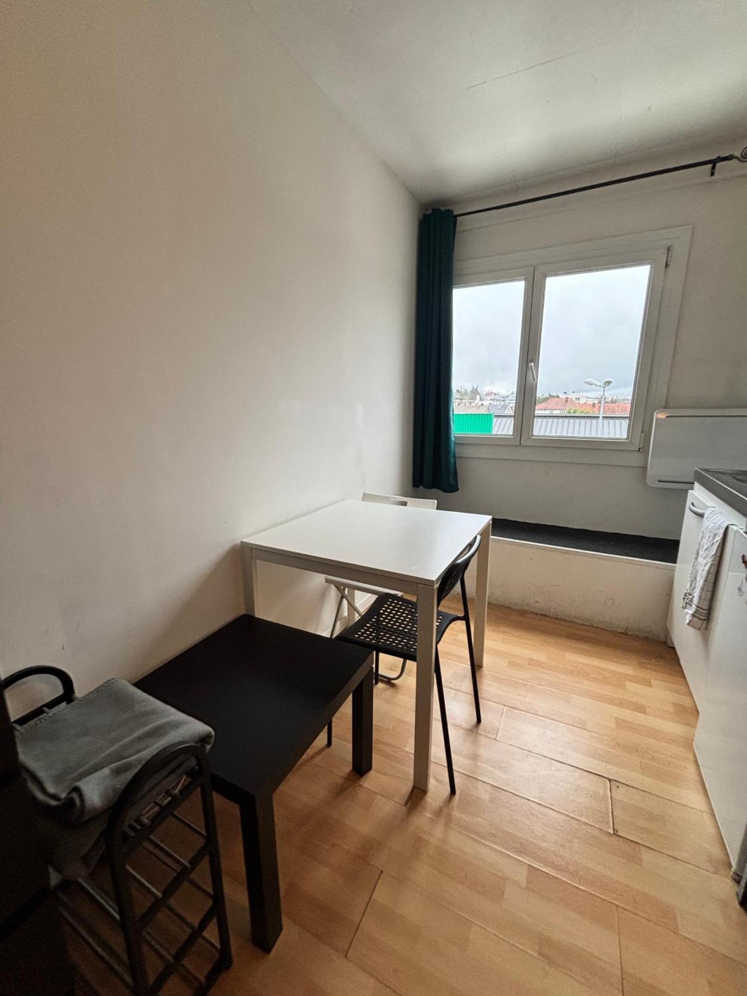 Studette confort et simplicité Besançon Extérieur photo